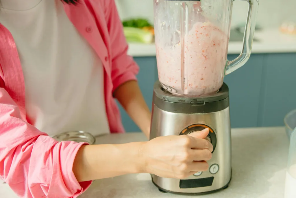 licuadora licuando fresas
